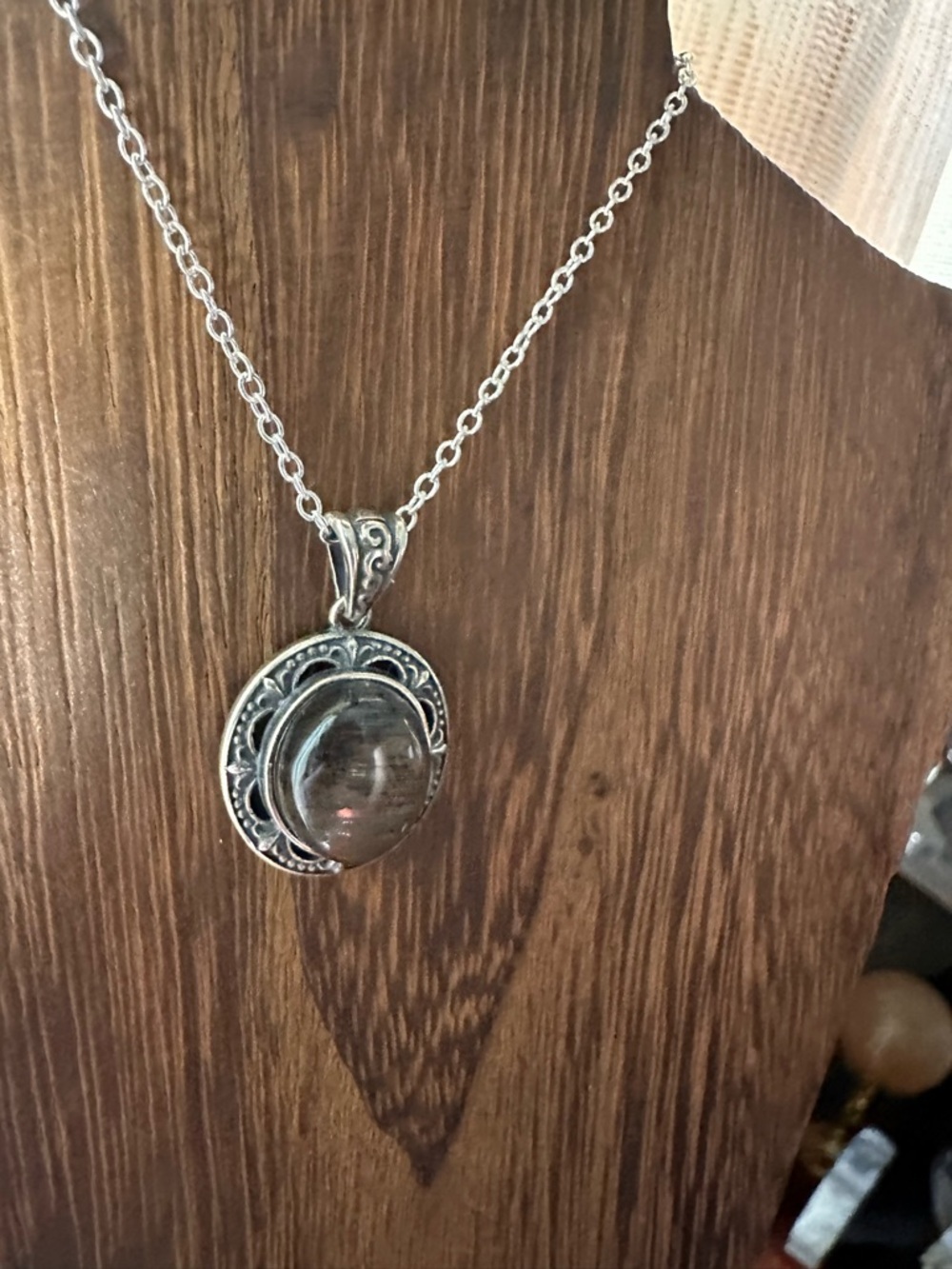 Sunstone and Silver Vintage Style Pendant Necklace on Silver Plated Chain - Picture 5 of 14